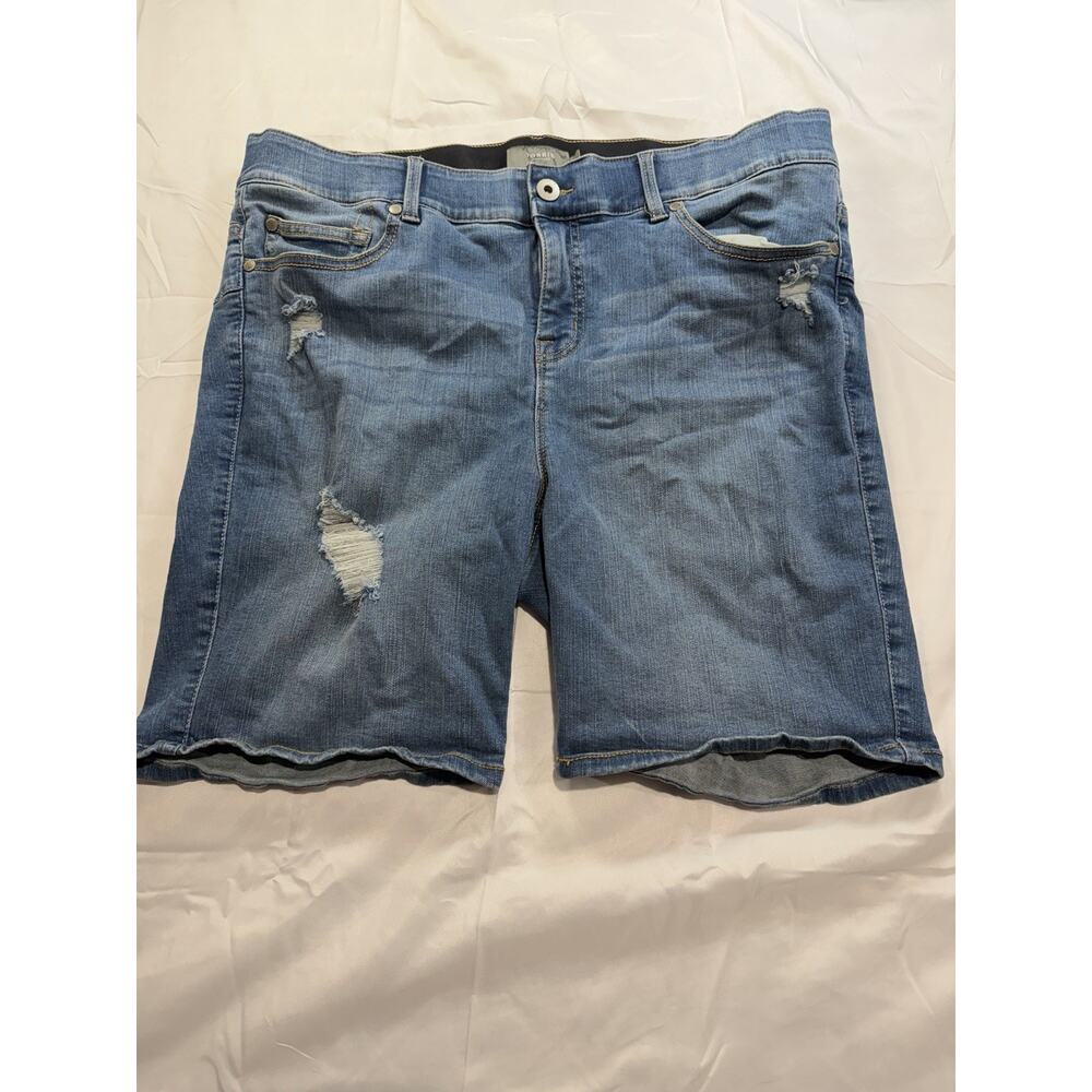 Torrid Women’s 8 Inch Bombshell Premium Stretch High-Rise Denim Shorts Size 18